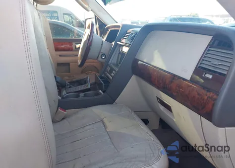 2004 Lincoln Navigator z USA, uszkodzony, nr VIN 5LMFU27R24LJ24394